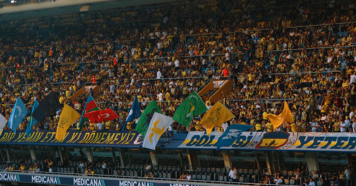 Guide Pratique pour Suivre un Match de Football en Direct
