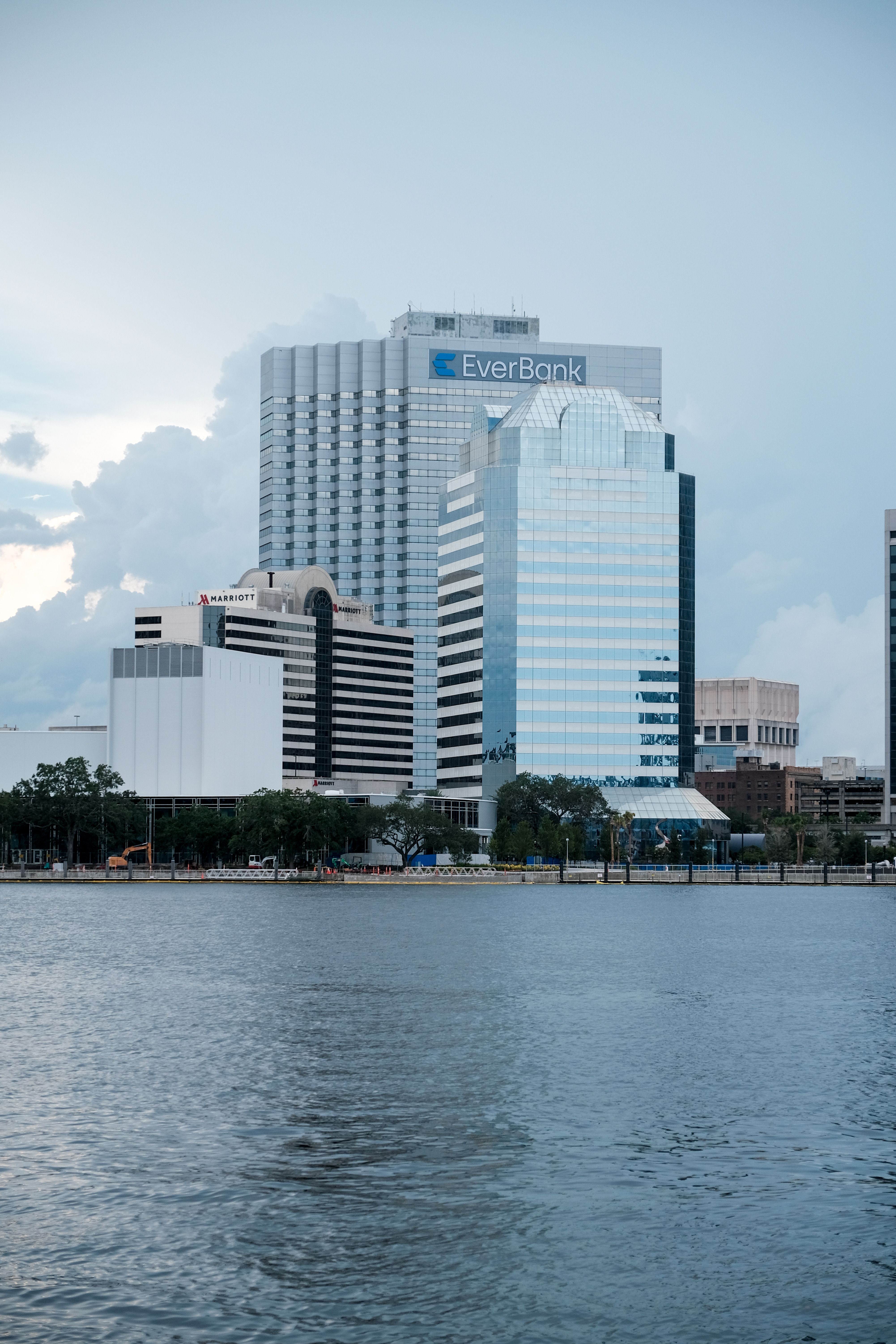 Jacksonville's EverBank Tower Waterfront View · Free Stock Photo