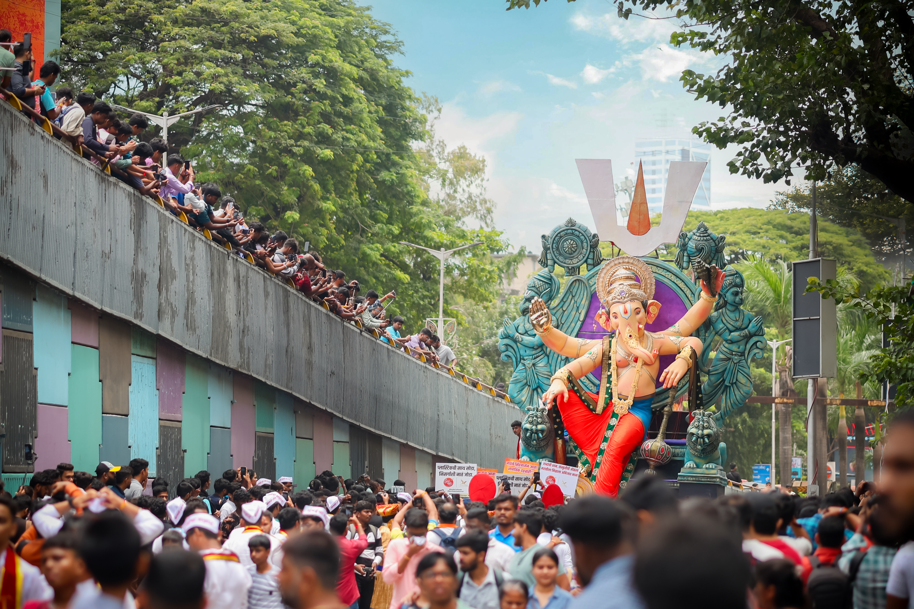 BMC bars obstructive festival advertising on Mumbai footpaths