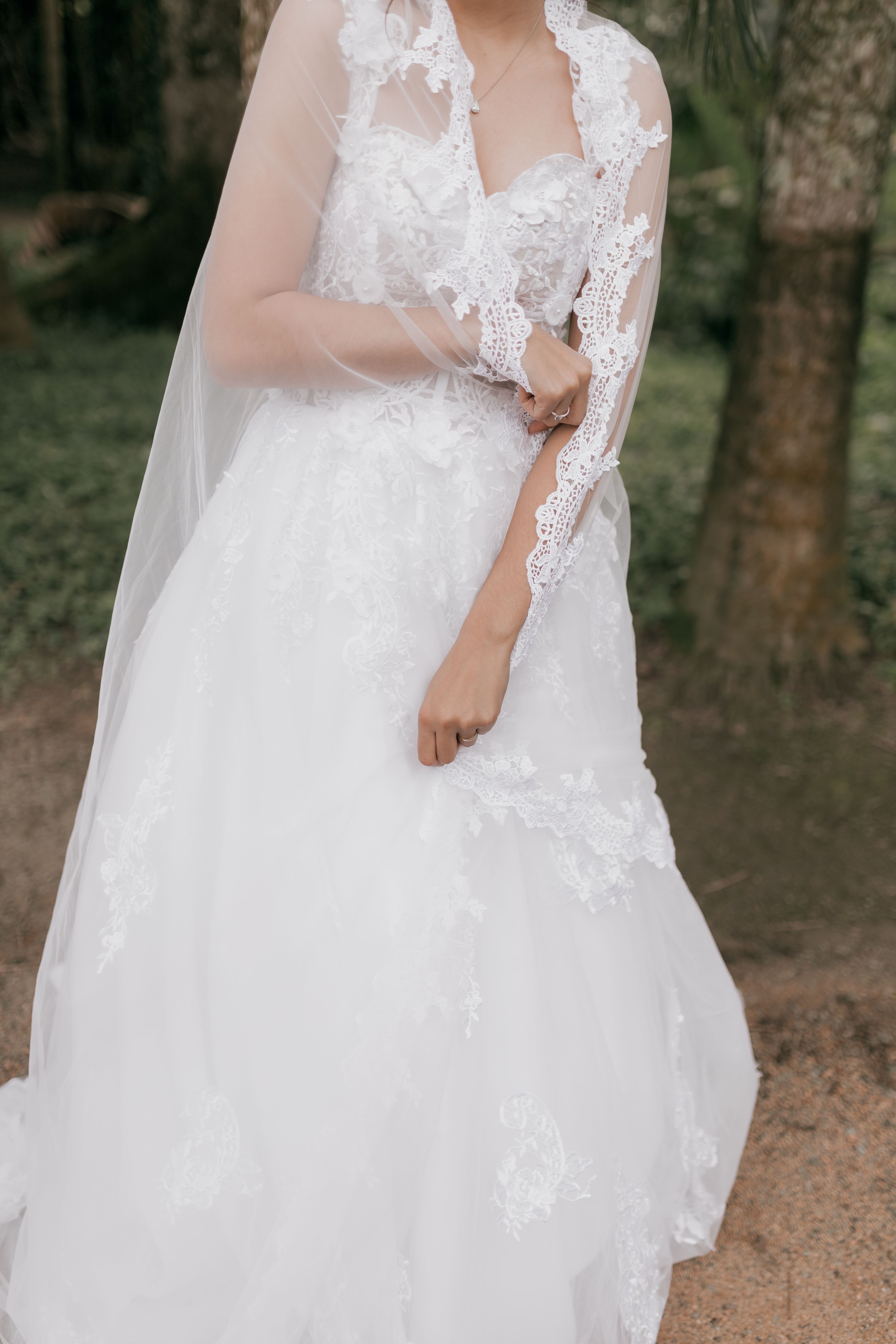 chinese dress ladies 1908 Edwardian Couture White Irish Crochet Lace & Sheer Net Bridal Gown