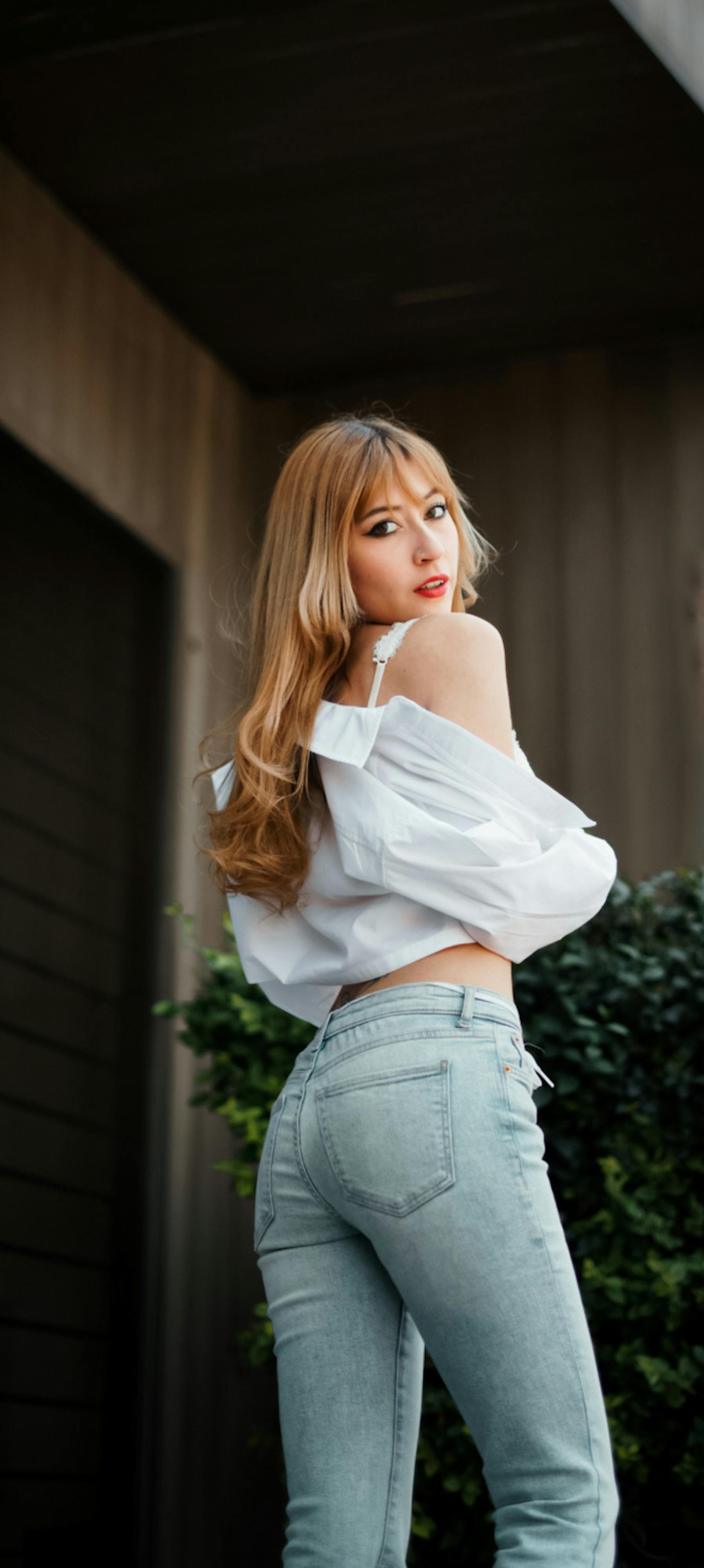 elegant fashion portrait outdoors