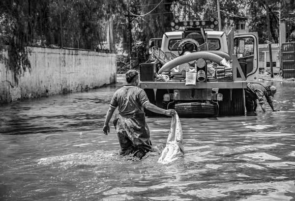 Halkidiki: Roads turn to rivers in Siviri after heavy rainfall