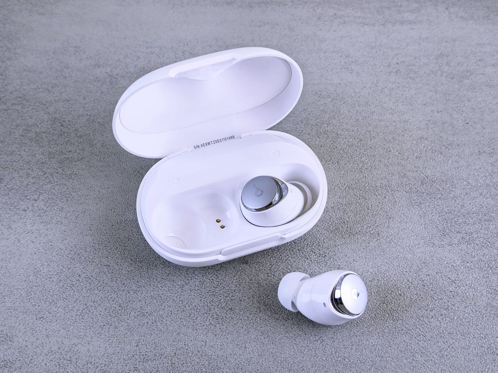 JBL Tour Pro 2