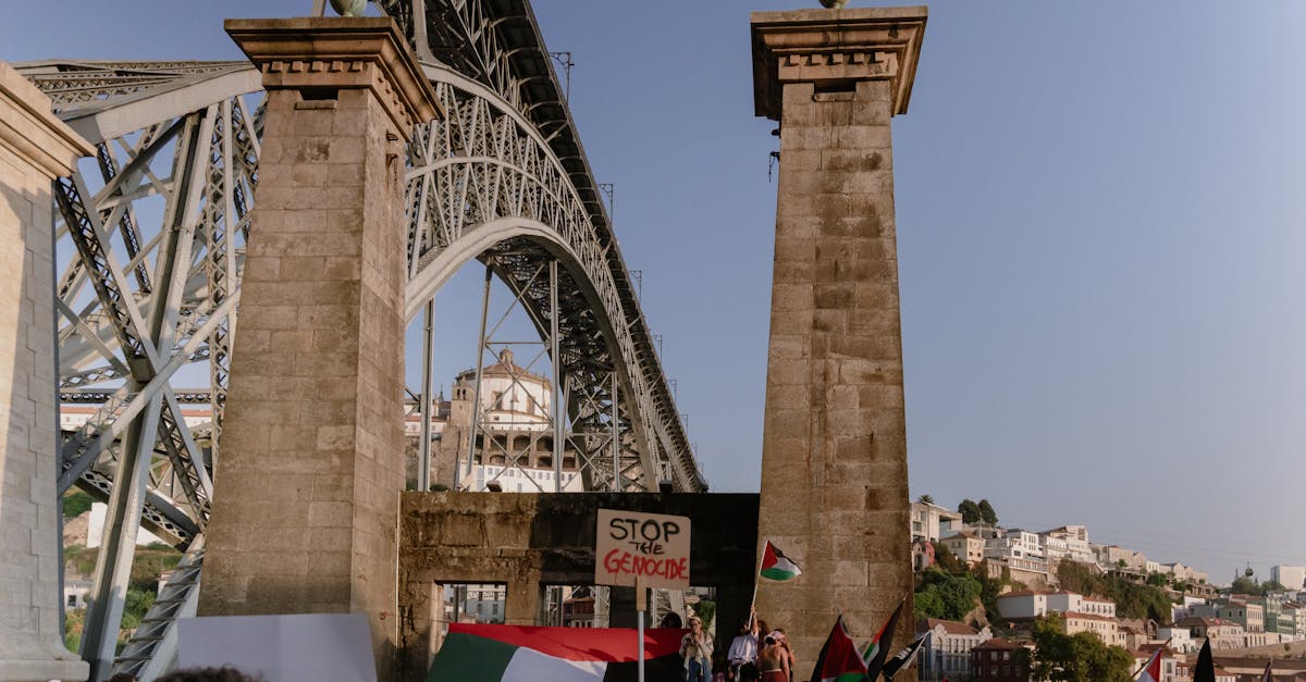 黨主席大戰開打 朱立倫 盧秀燕同台互按讚 選情火熱升溫