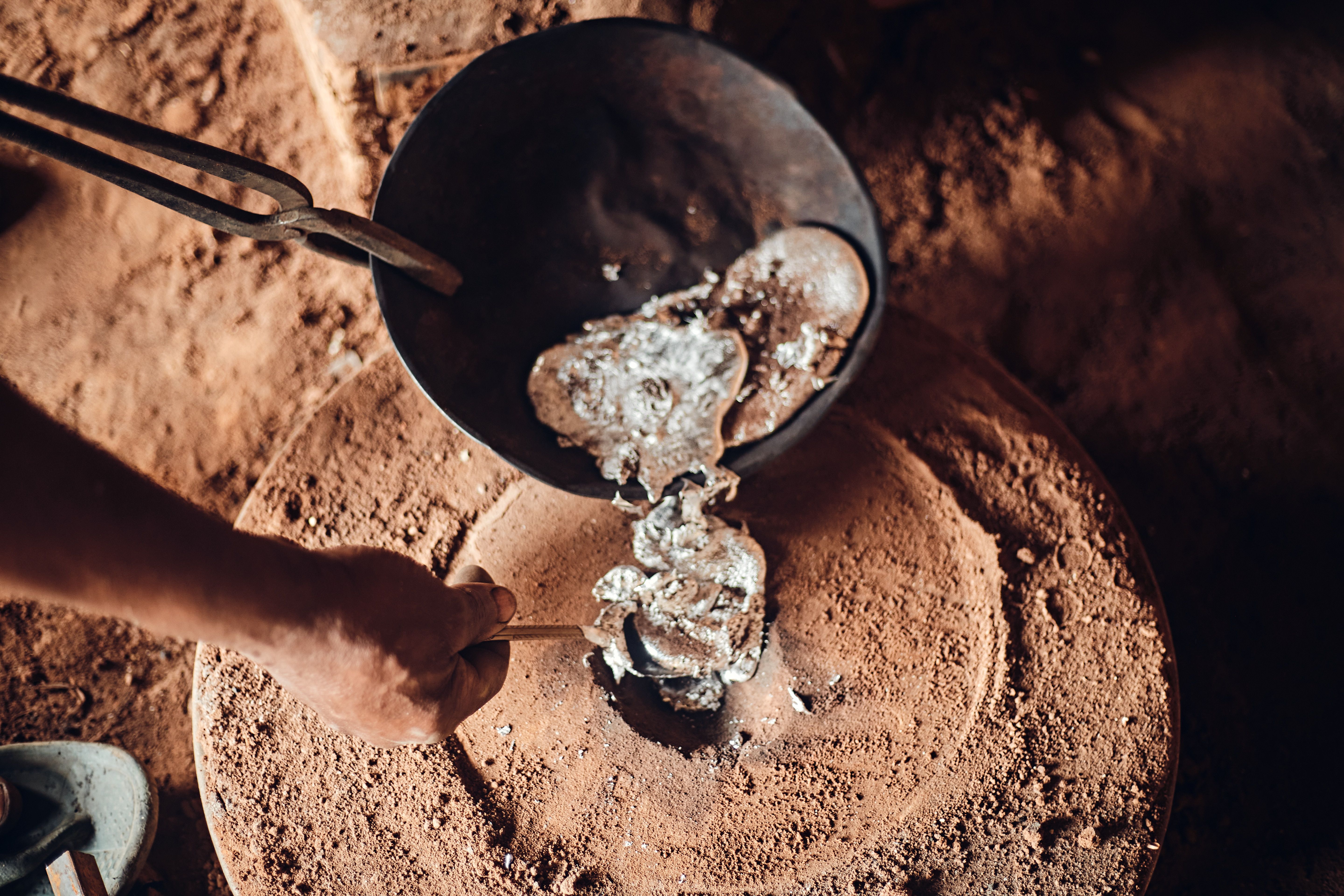Molten metal poured from crucible in foundry · Free Stock Photo
