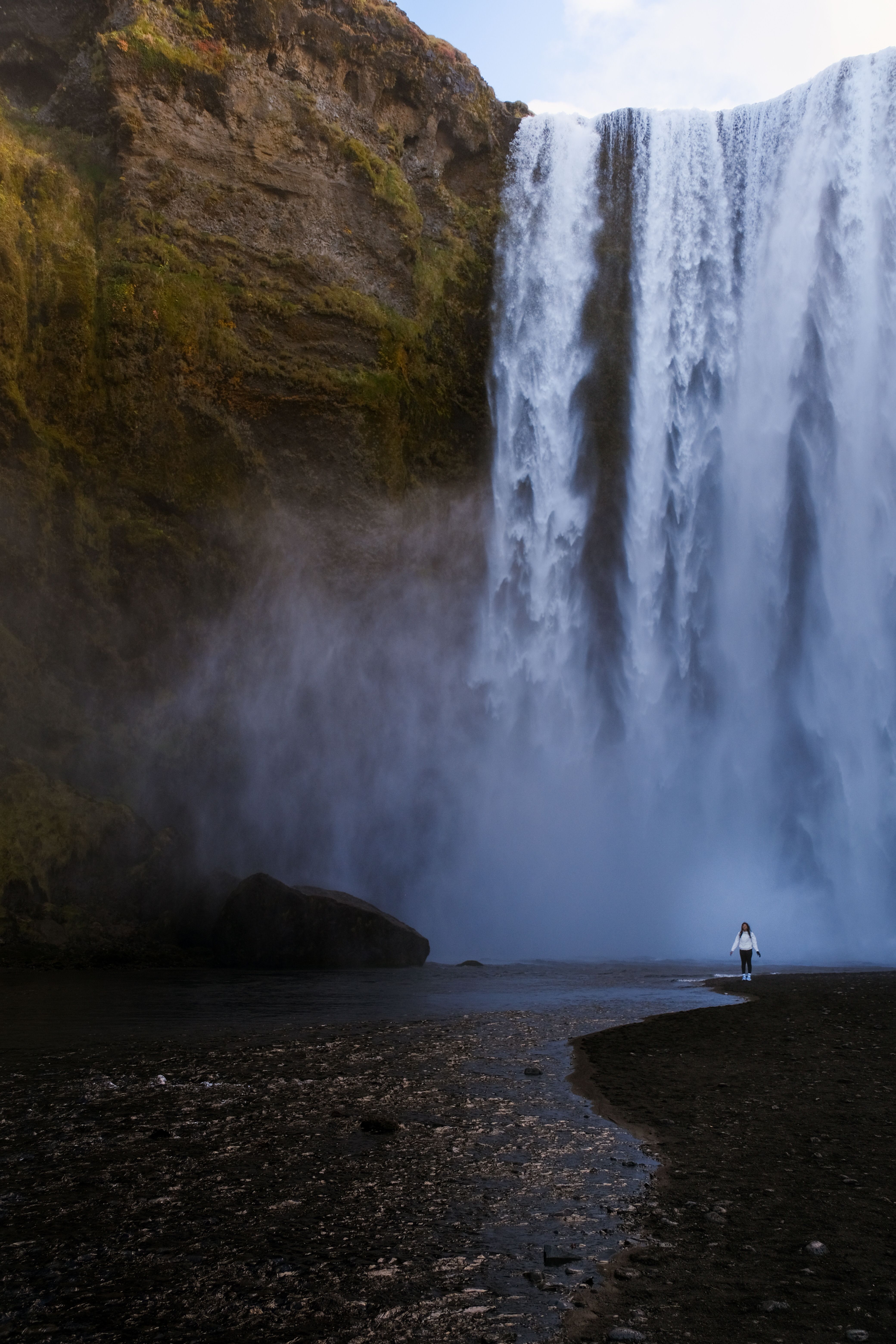 Skógafoss — photo by Priyanshi  Garg