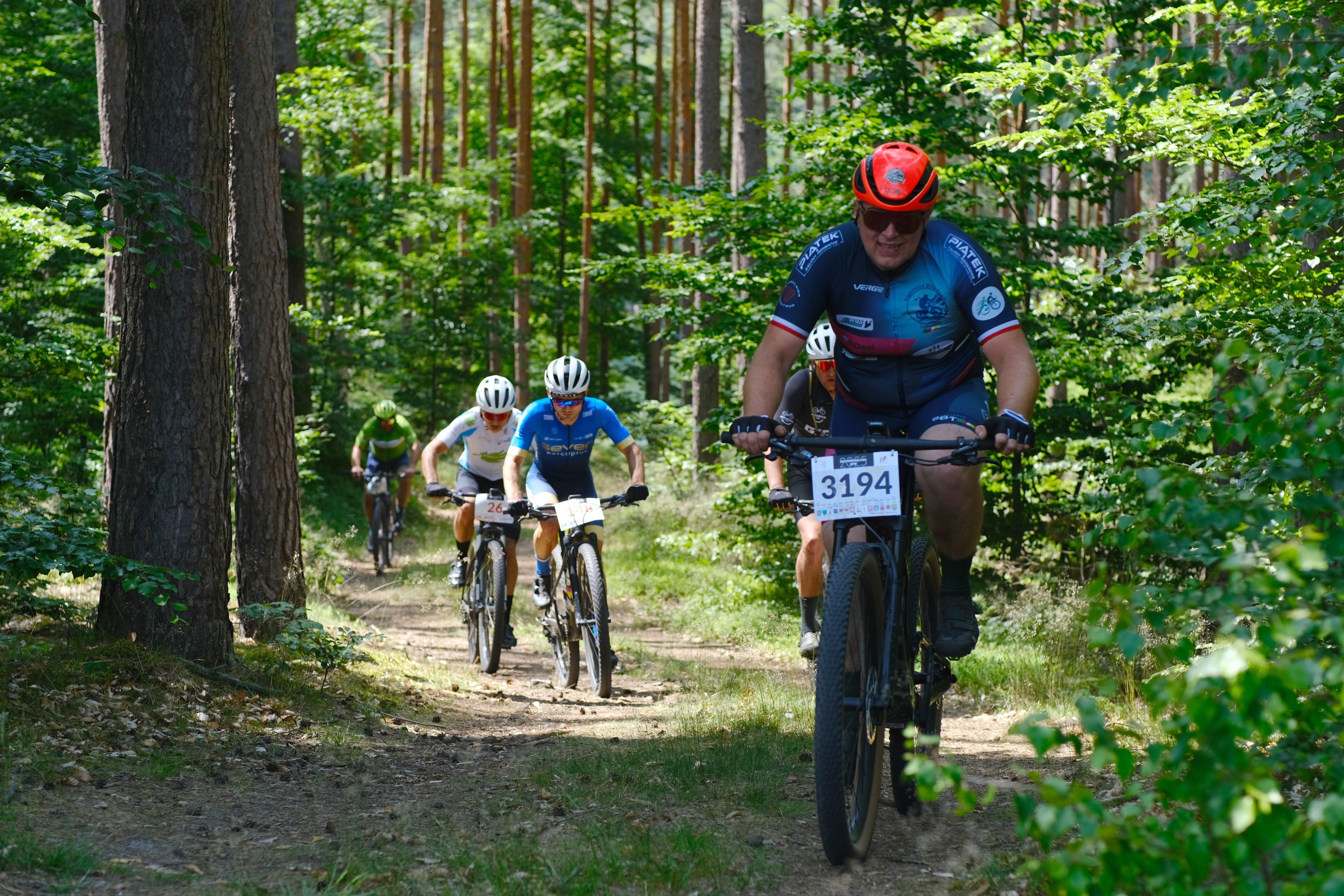 Groep fietsers op weekendtocht