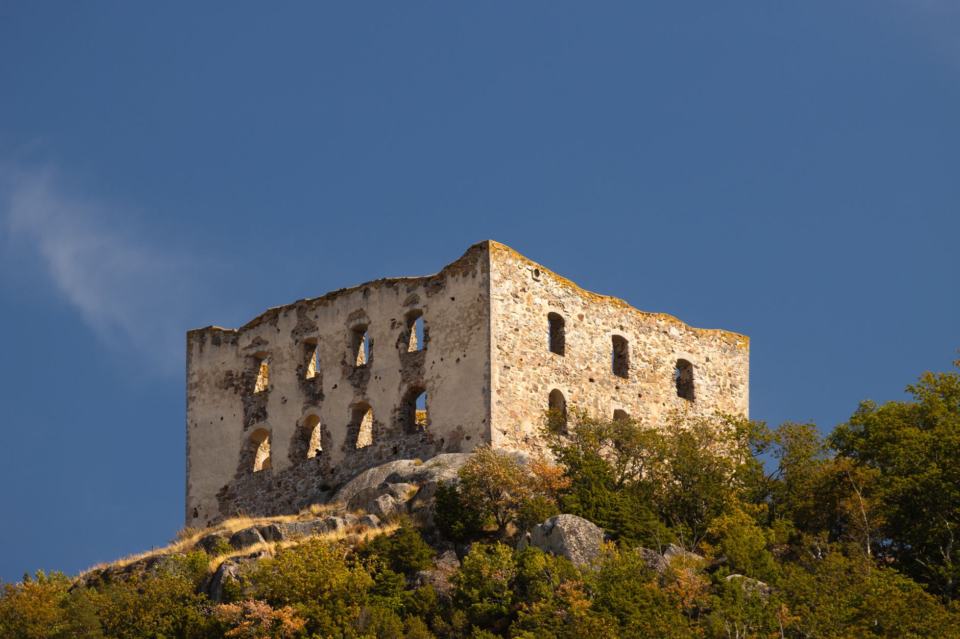 전세자금대출 조건|2025년 최신 정보 확인 8 Explore the historic Brahehus Castle ruins perched on a hill in Jönköping, Sweden.