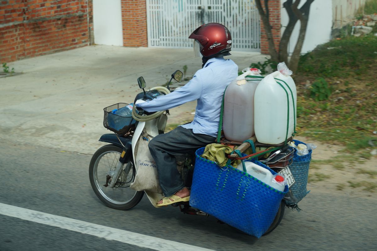 student moves in Bunbury — Loaded properly: blankets, straps and a plan in Bunbury