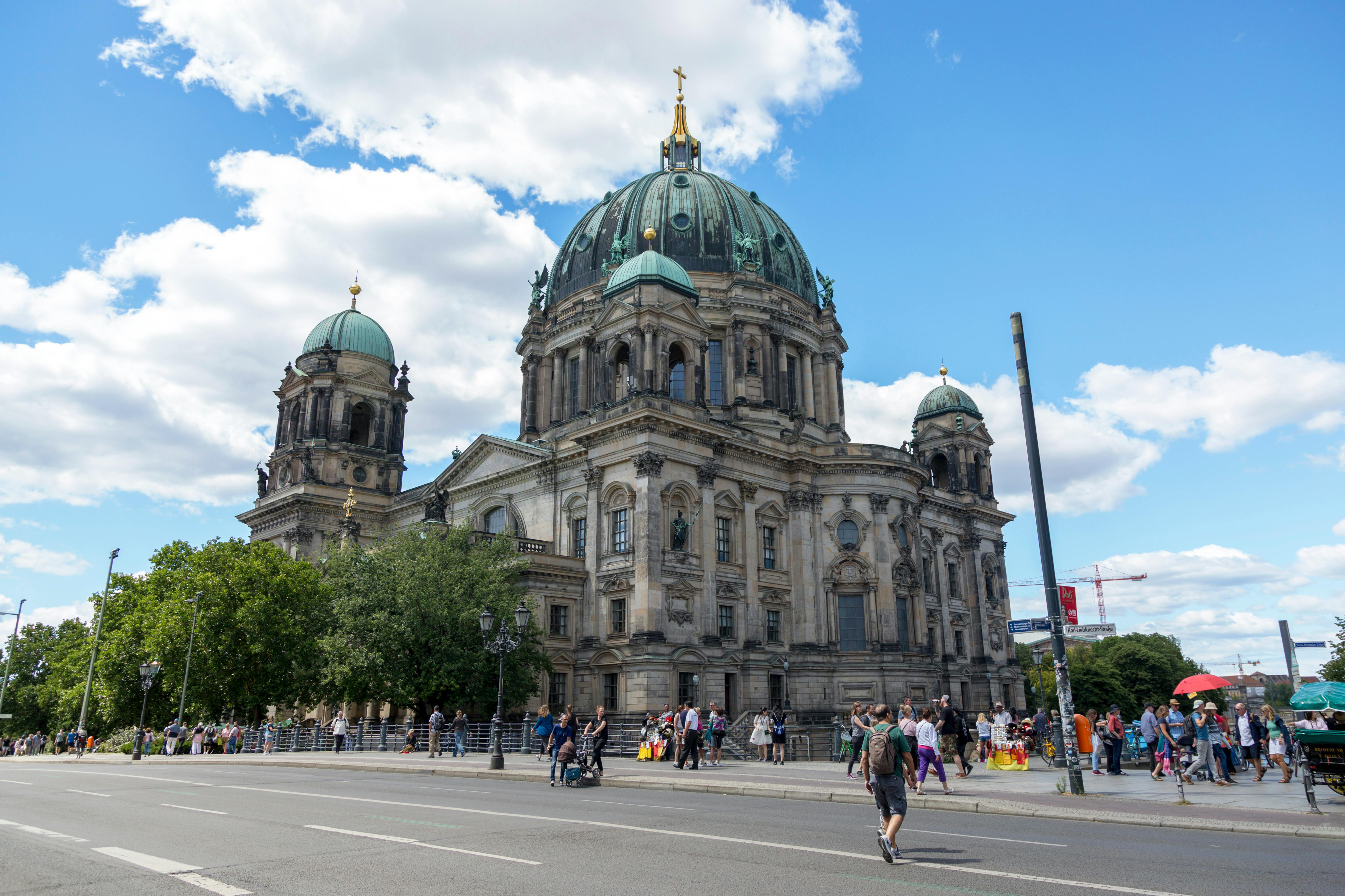 Berlin calls Europe’s immigration hard-liners to summit on asylum rules — Photo by Valentin Ivantsov on Pexels