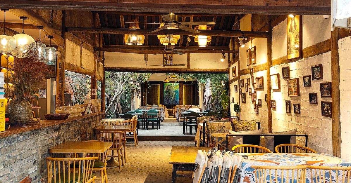 Charming Traditional Tea House in Chengdu · Free Stock Photo