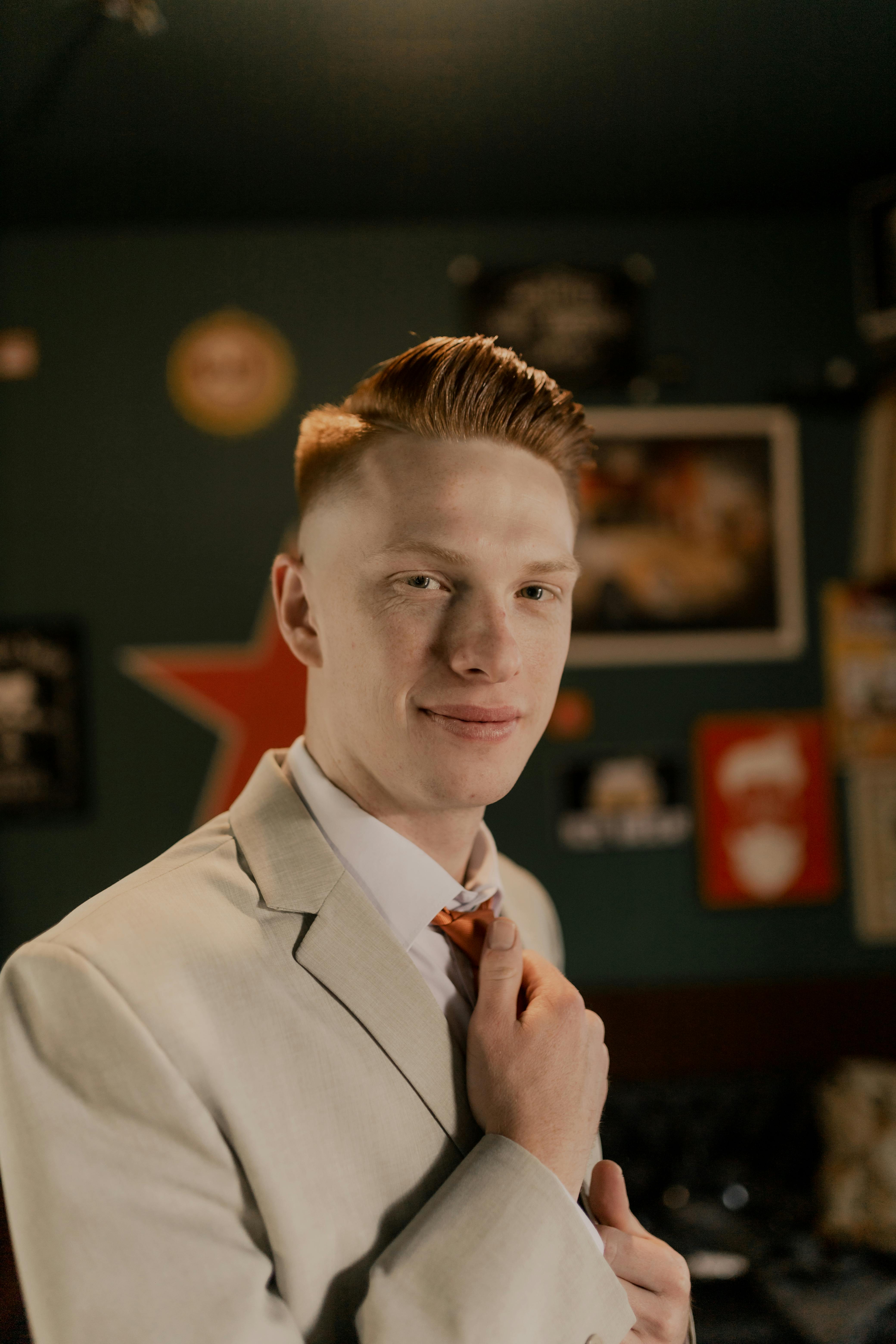 無料 インドア, おしゃれな服装, おしゃれな男性の無料の写真素材 写真素材