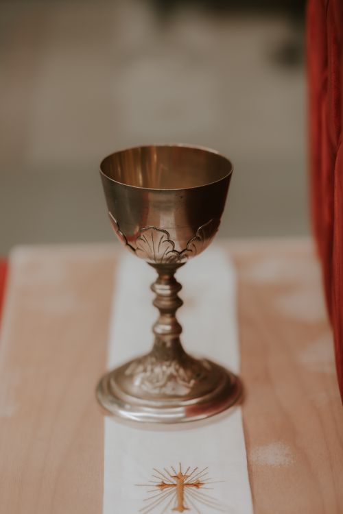 Free A decorative gold chalice placed on a church altar, exuding a spiritual ambiance. Stock Photo
