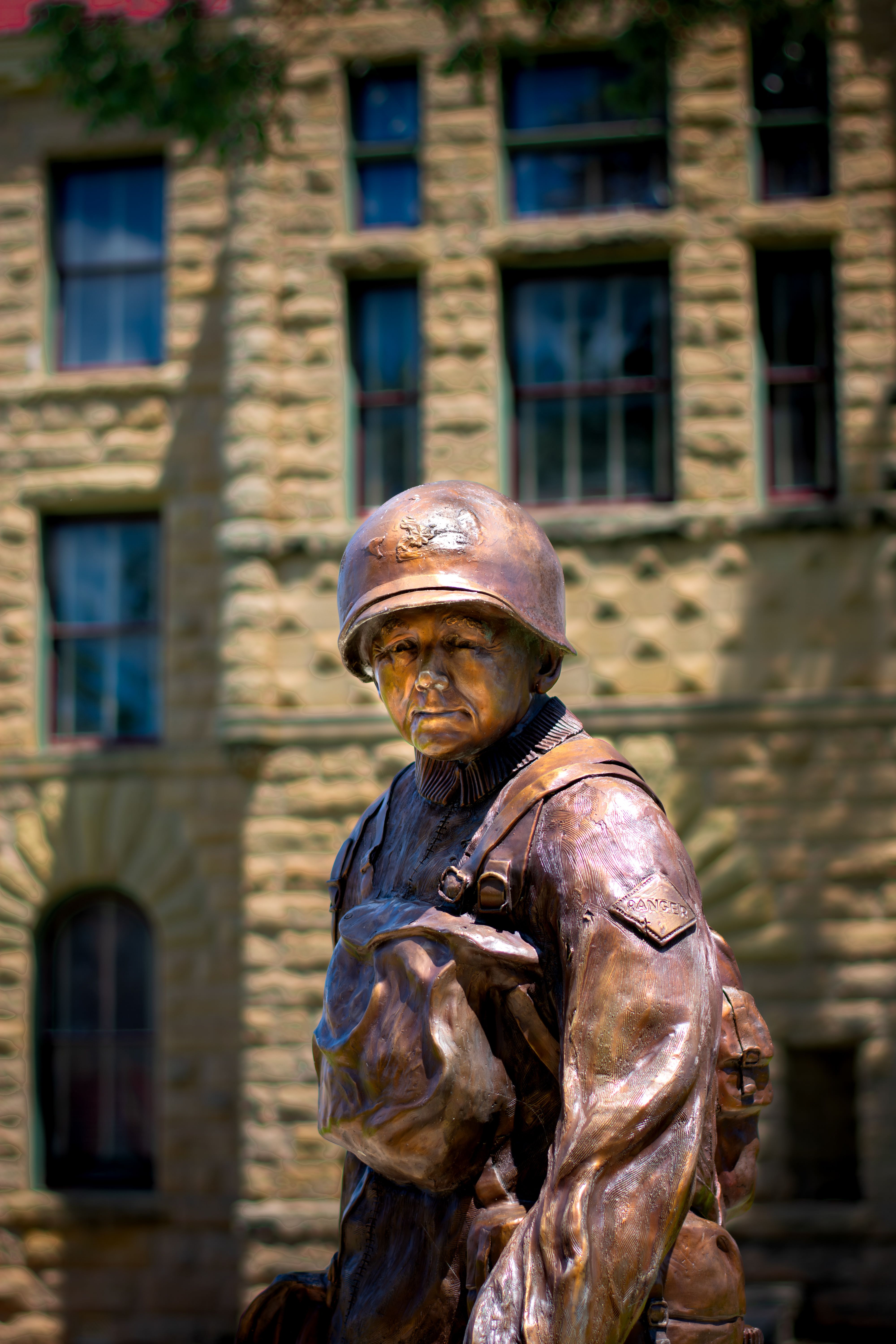 Soldier Statue in Front of Historic Building · Free Stock Photo