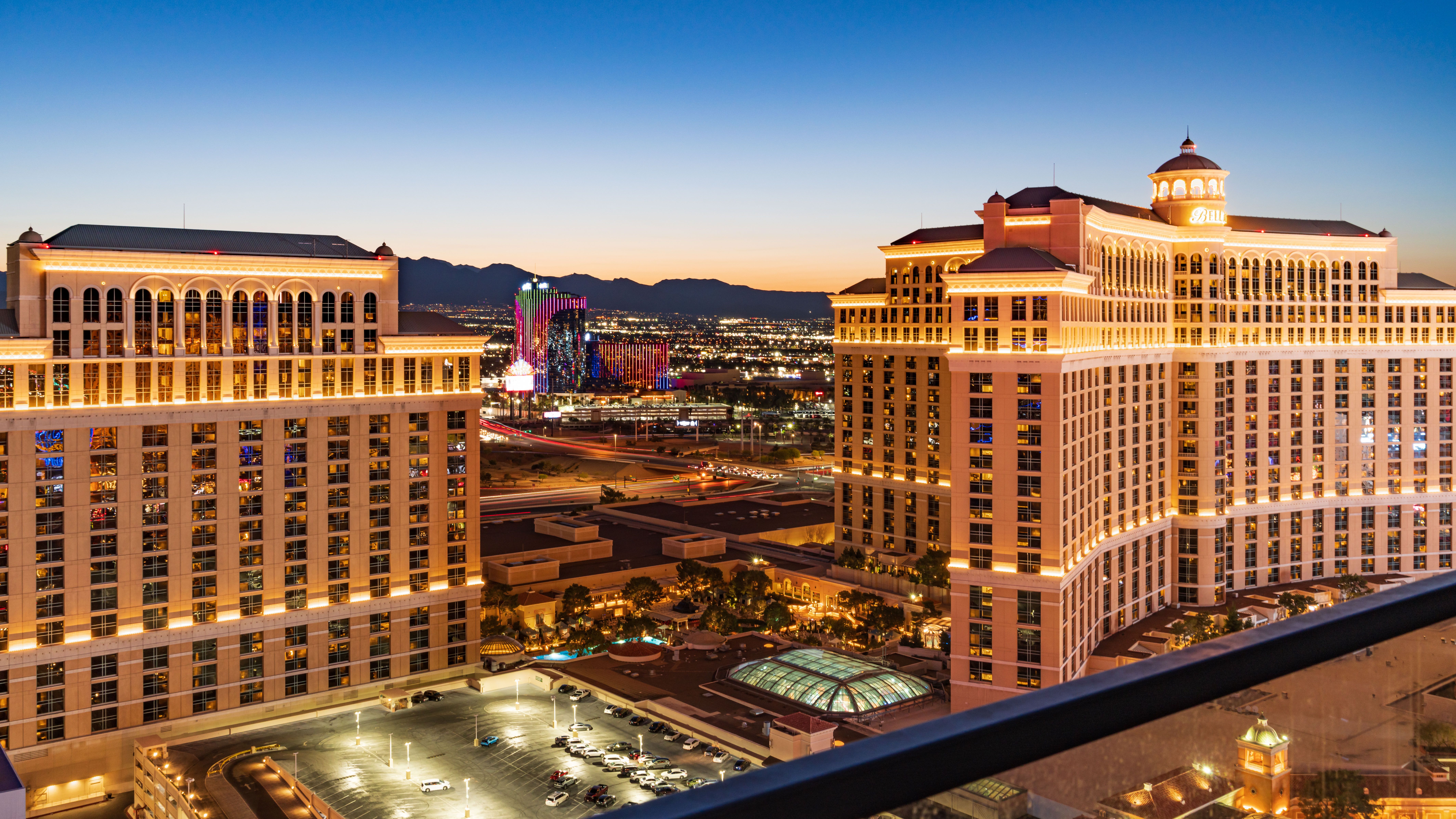 aerial-view-of-bellagio-hotel-in-las-vegas-at-twilight-free-stock-photo