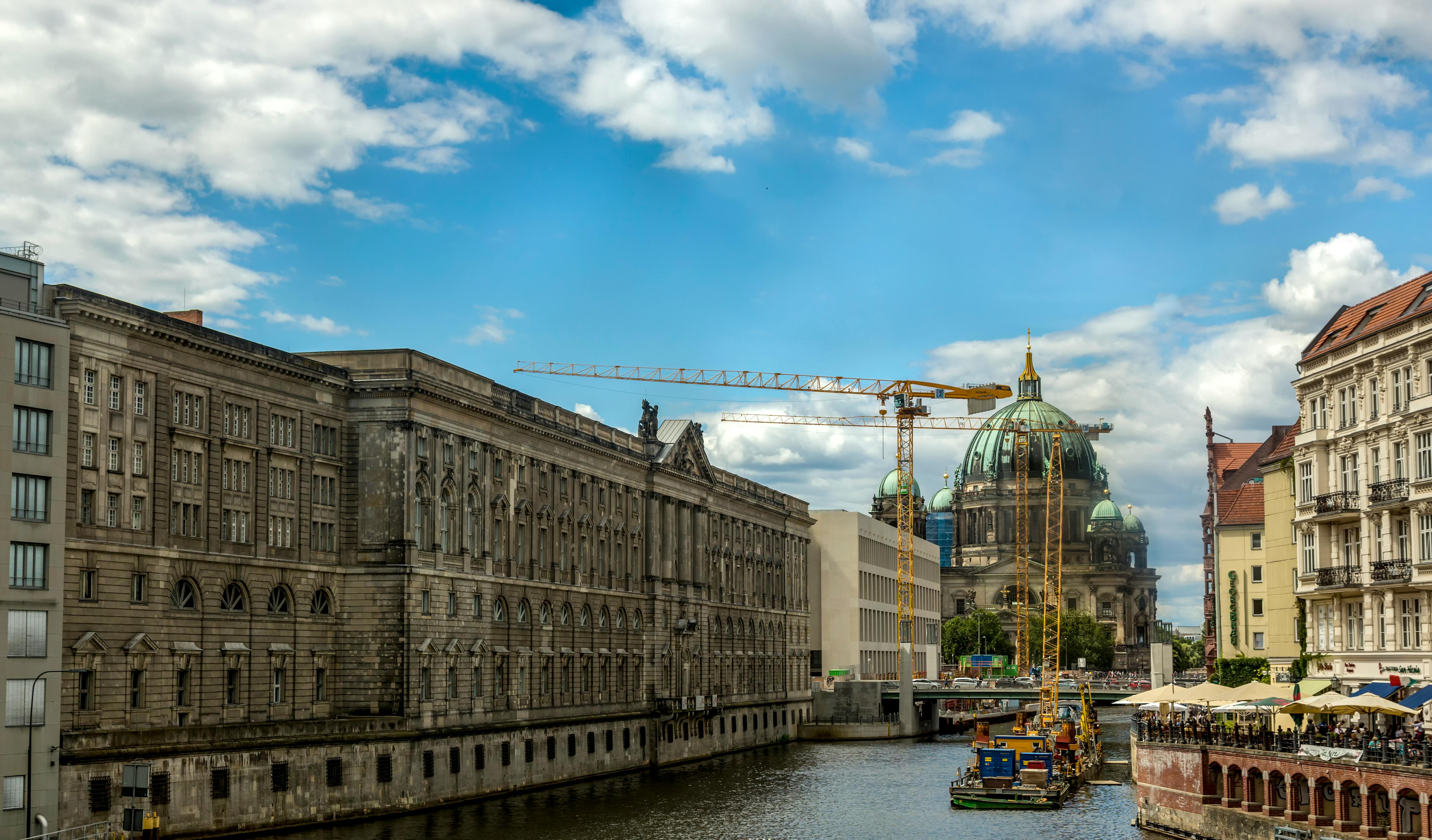 Berlin calls Europe’s immigration hard-liners to summit on asylum rules — Photo by Valentin Ivantsov on Pexels