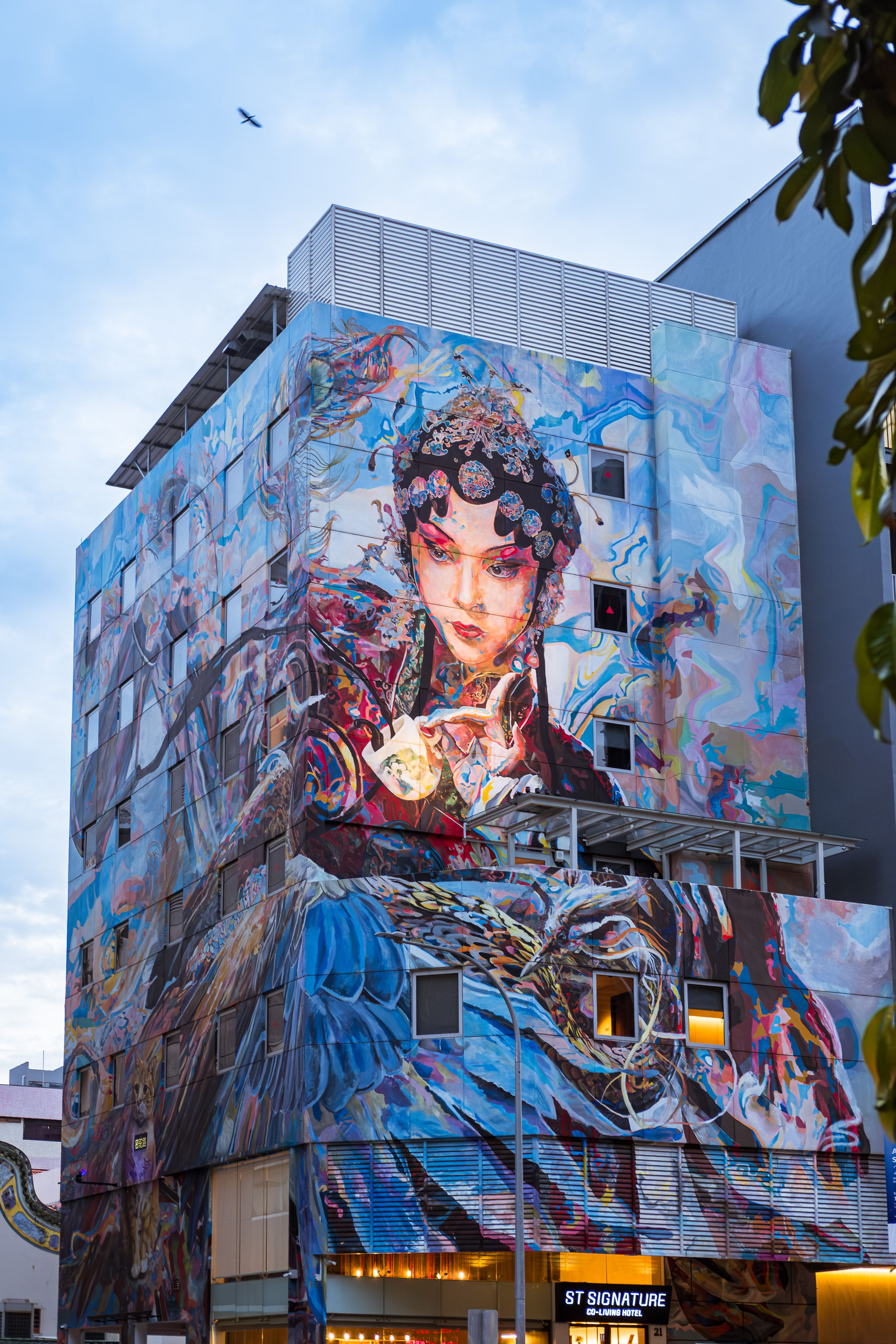 Vibrant Street Art on Modern Urban Building · Free Stock Photo