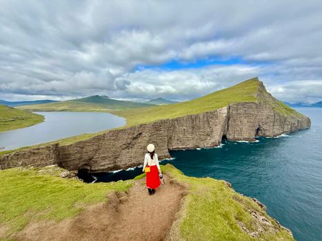 Mykines puffin hike and cliffs — Faroe Islands