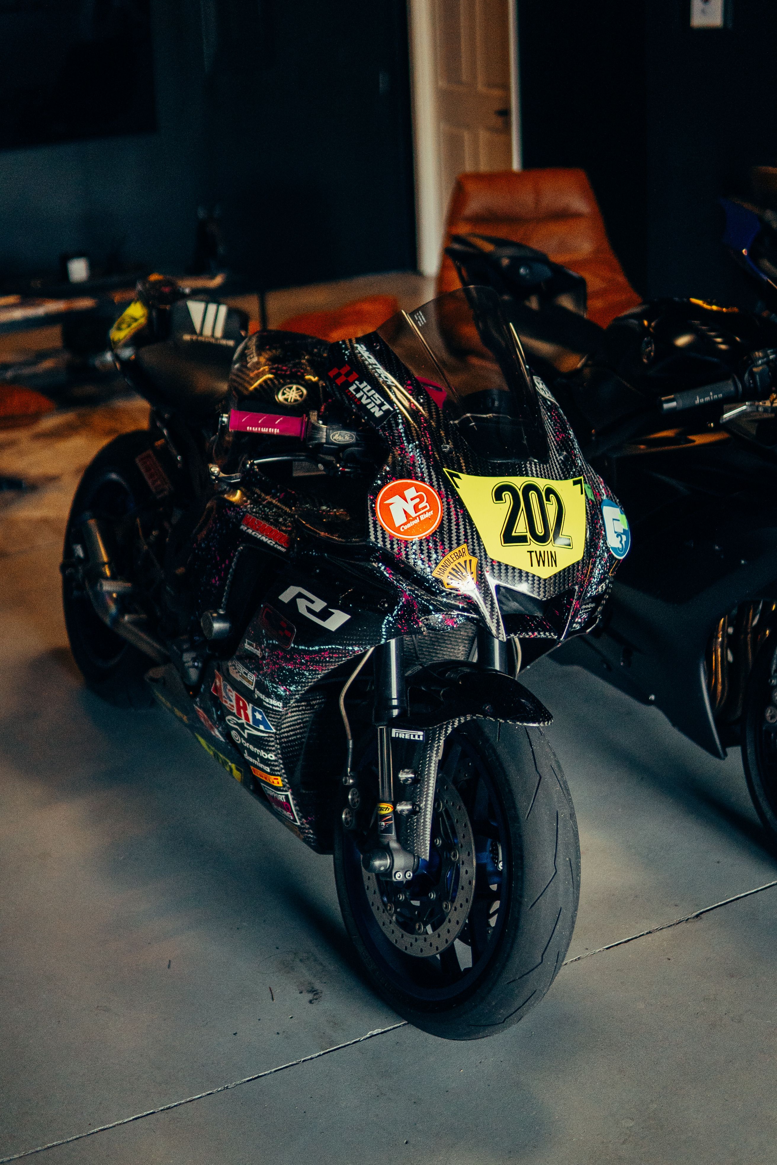 Sleek Black Motorcycle in Modern Garage Setting · Free Stock Photo