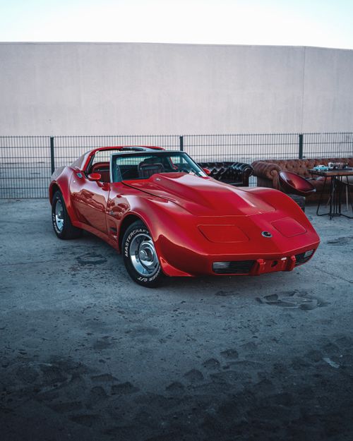 Free Classic red sports car parked outdoors, showcasing sleek design in İzmir, Türkiye. Stock Photo