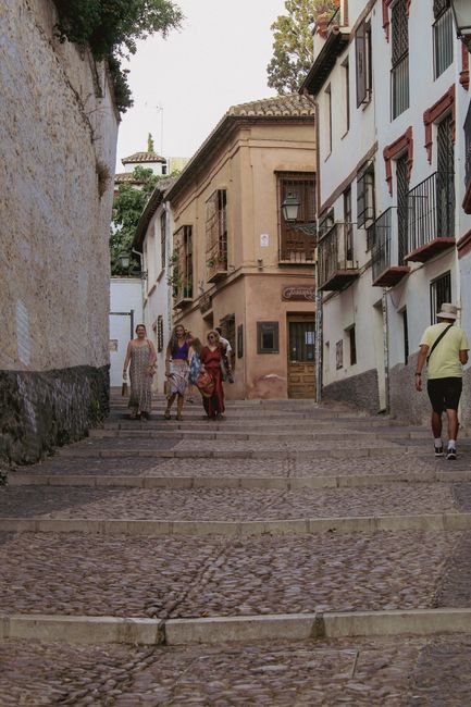 Vivir en el Albaicín: la verdad incómoda que no ves hasta que duermes allí