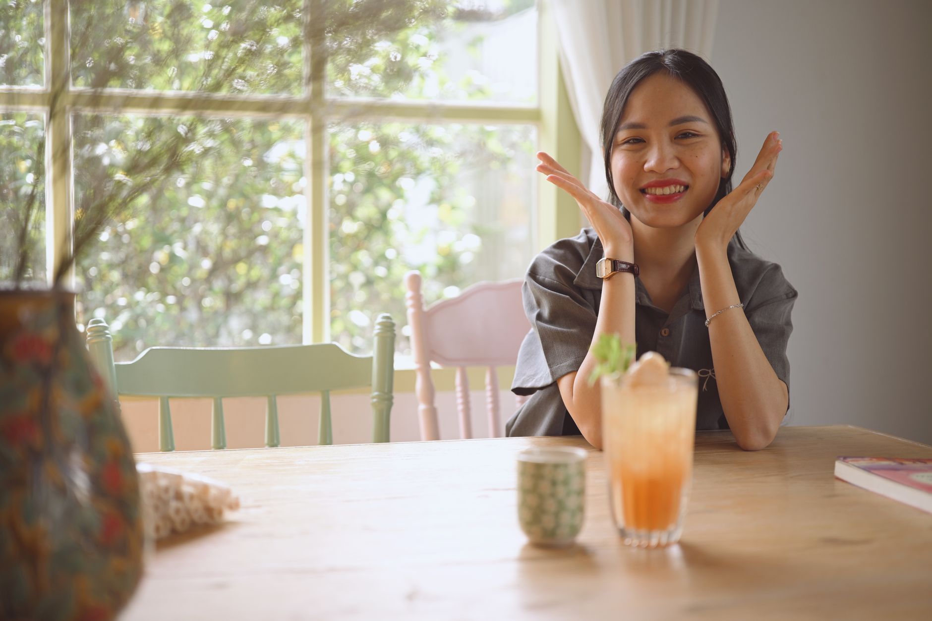 Bữa sáng đầy đủ dinh dưỡng cung cấp năng lượng cho ngày dài làm việc.