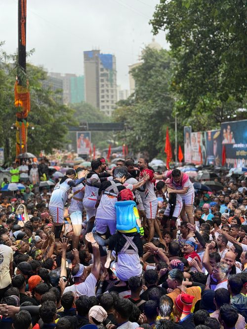 Free Vibrant street festival with human pyramid and crowd celebrating in India. Stock Photo
