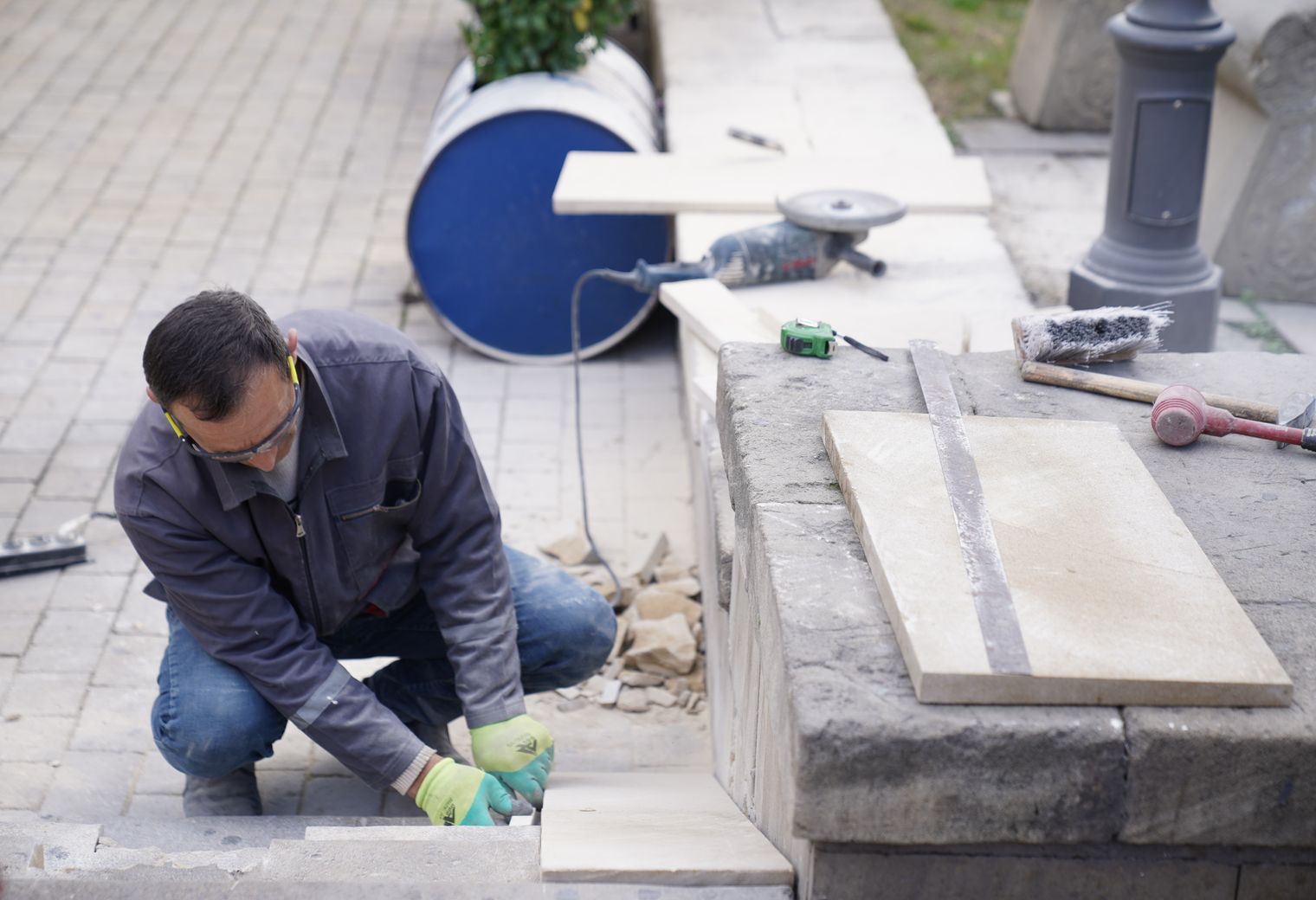 Painters and Decorators in Norbiton — surfaces prepped and cut in by hand