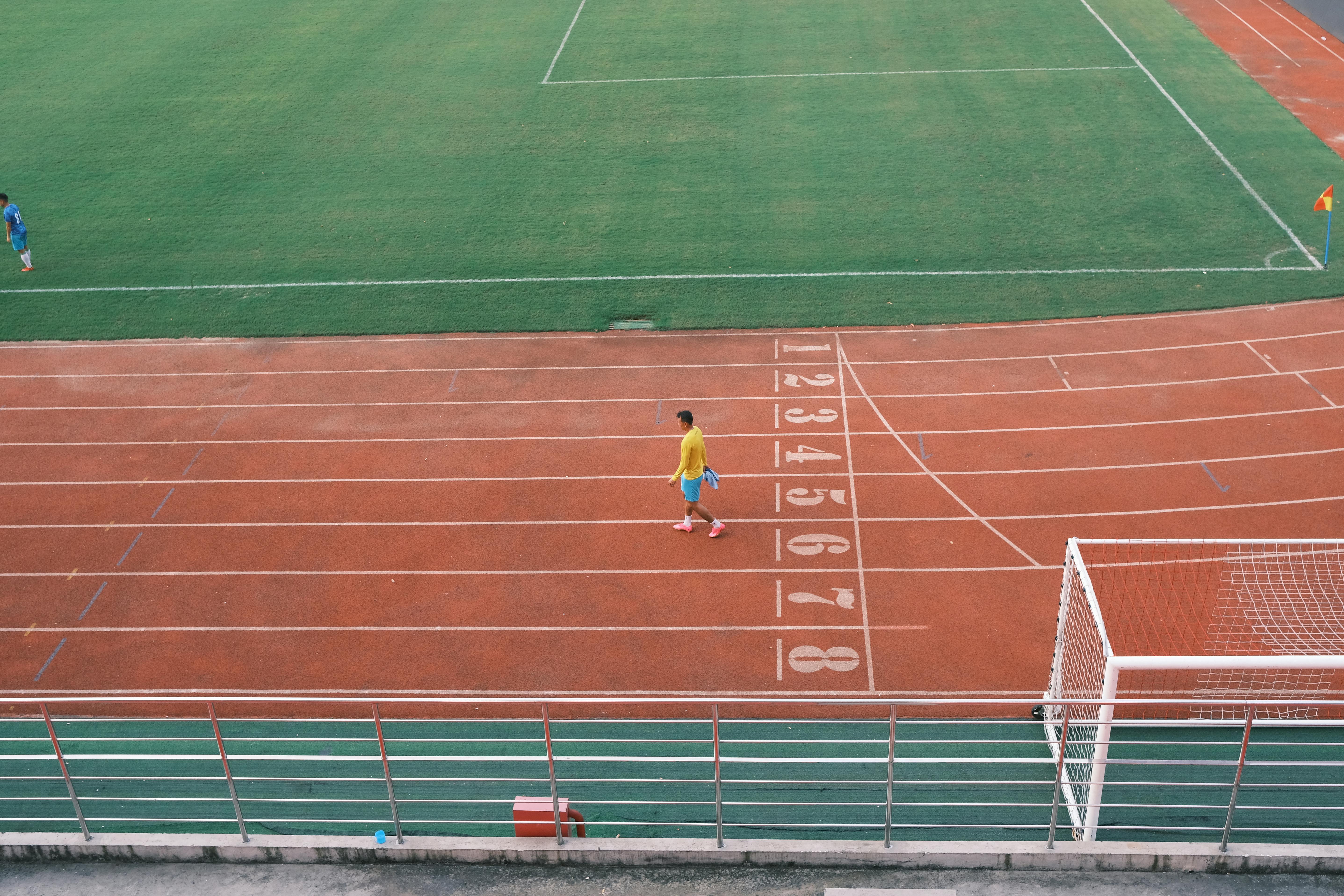 Remember running a mile at school? Trump's reinstating these physical fitness awards — Photo by Thuan Pham on Pexels