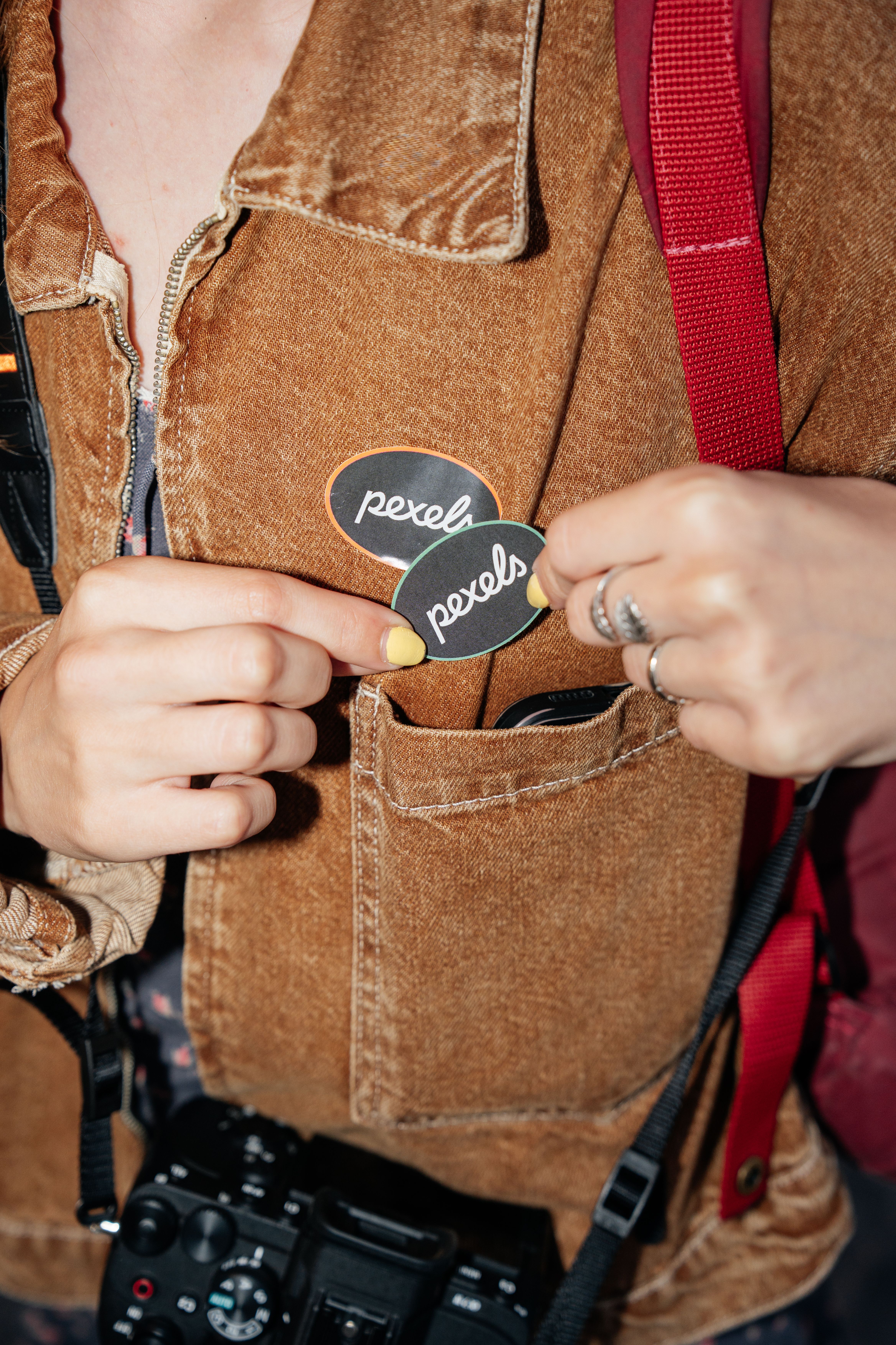 Close-up of a photographer in a vintage jacket holding a camera in Istanbul.