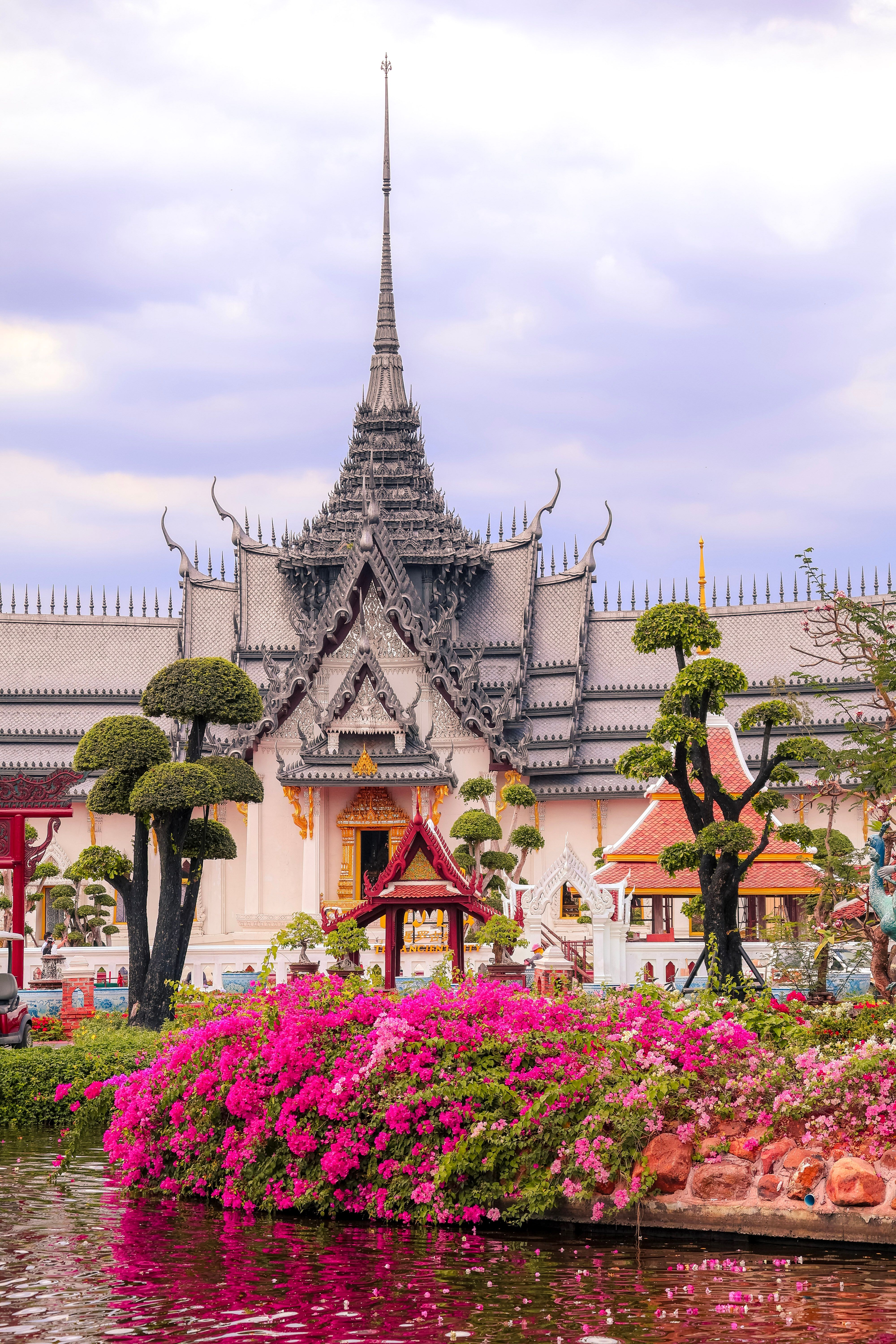 Stunning Thai Temple Garden in Samut Prakan · Free Stock Photo