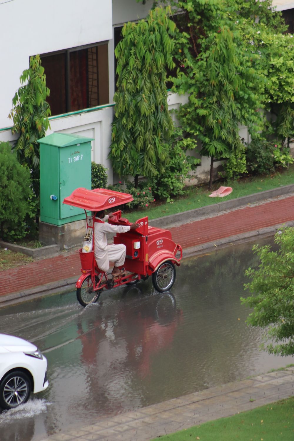 Red Auto Rickshaw on Rainy Street · Free Stock Photo