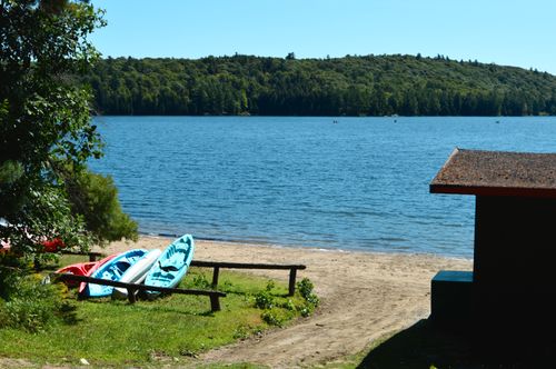 Free Beachfront with Kayaks Stock Photo