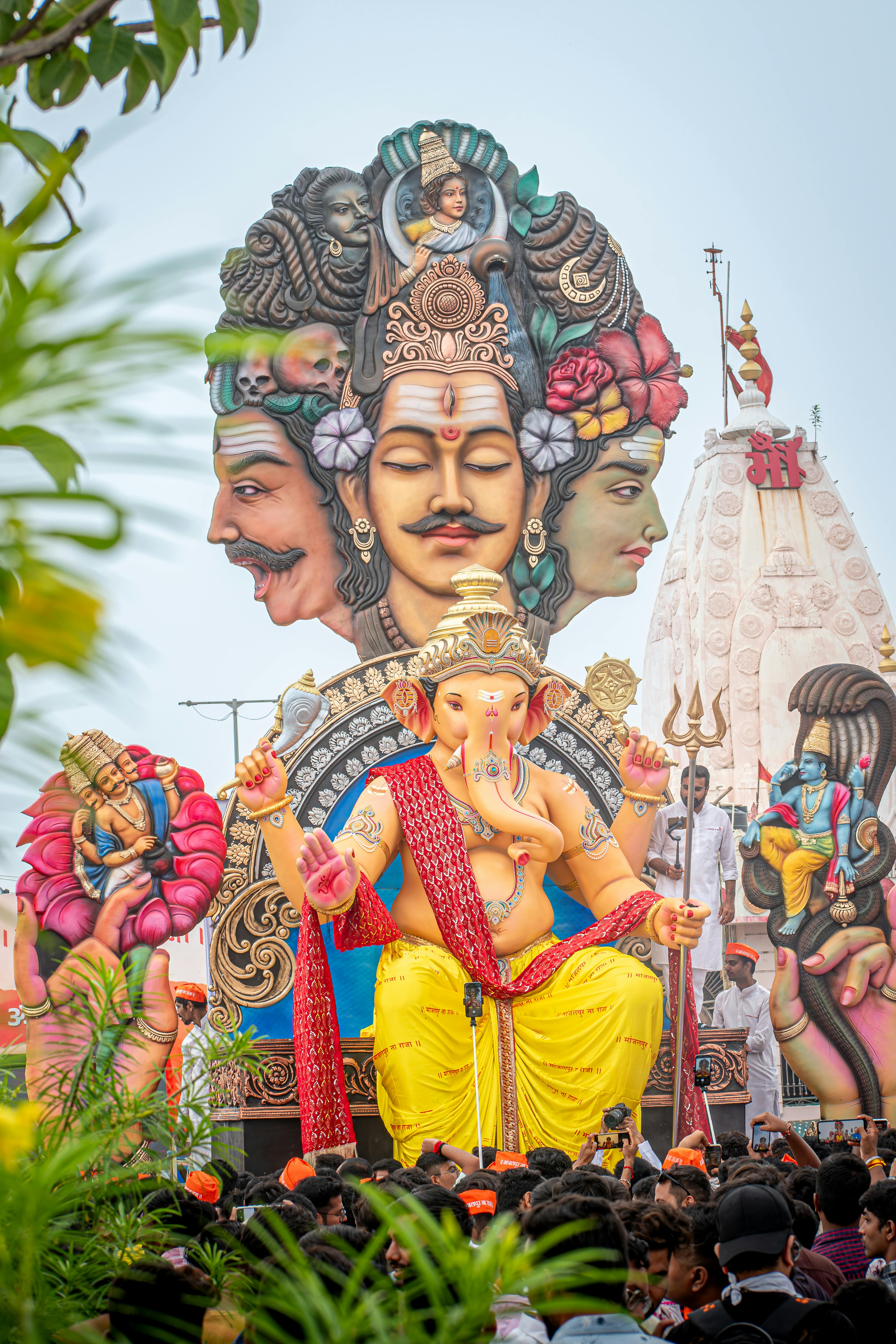 Ganesh Chaturthi 2015: Govinda and Ssunita Ahuja shut down divorce rumors with joint festive appearance i