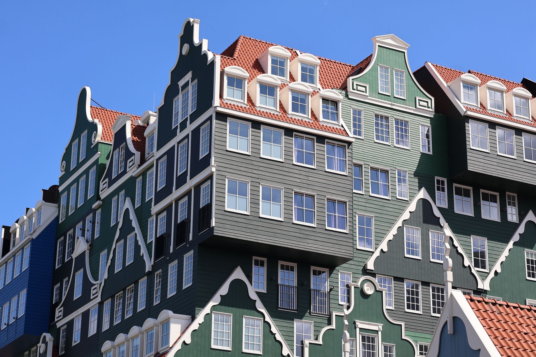 Zaandam'da patlama sonrası hasar gören apartman