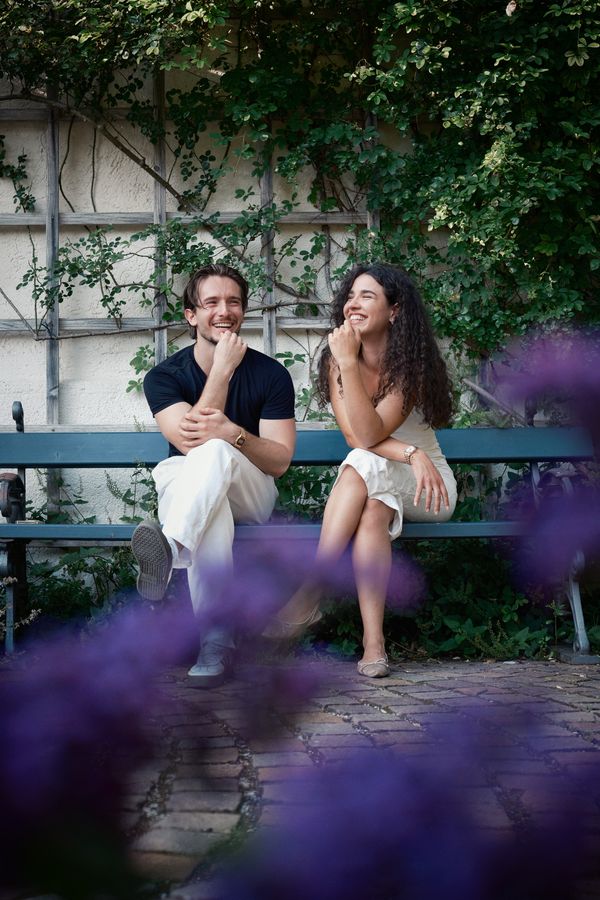 Romanian dating sites – couple on a bench in a garden