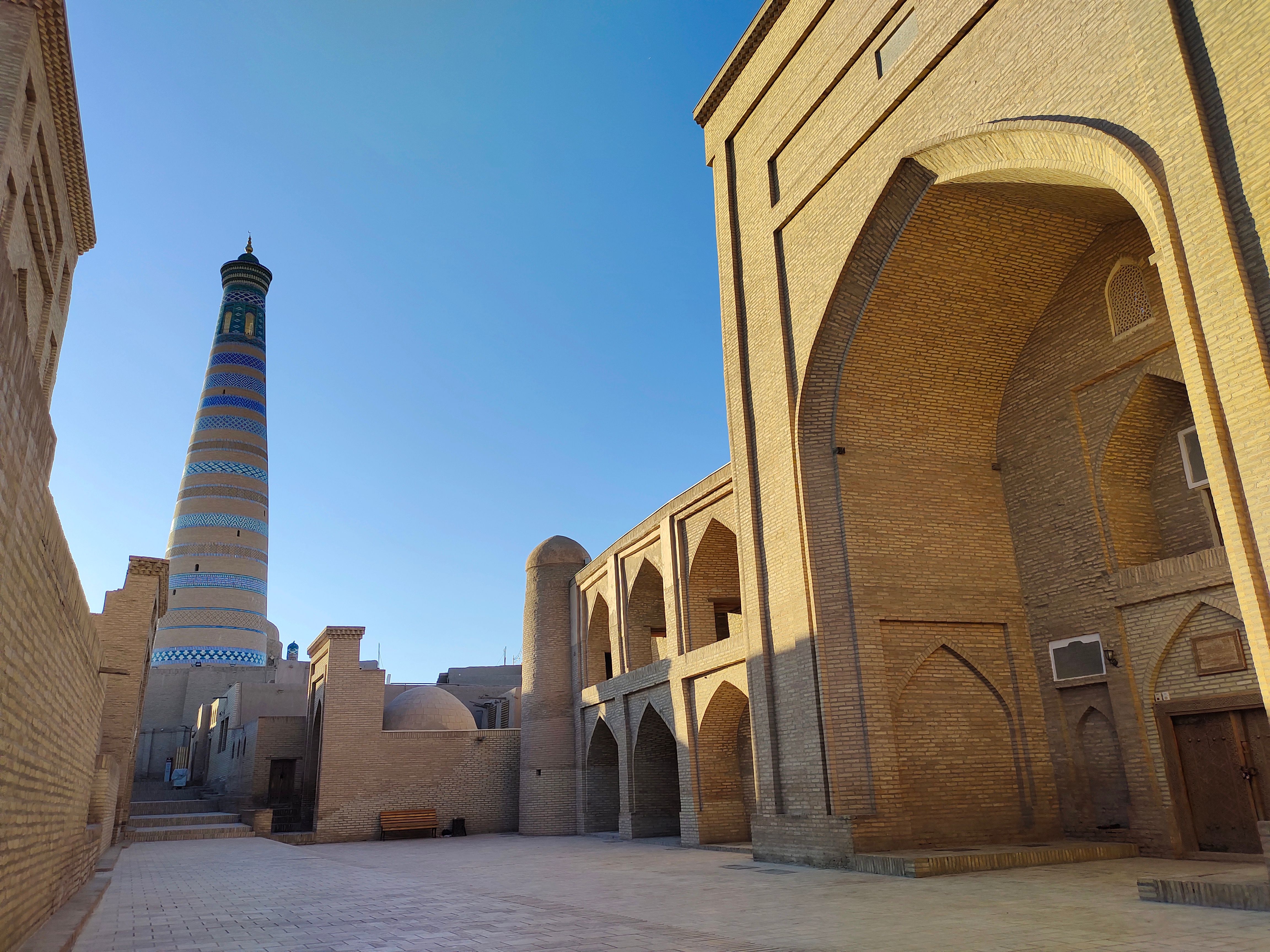 Minaret i medresa Islam Chodży