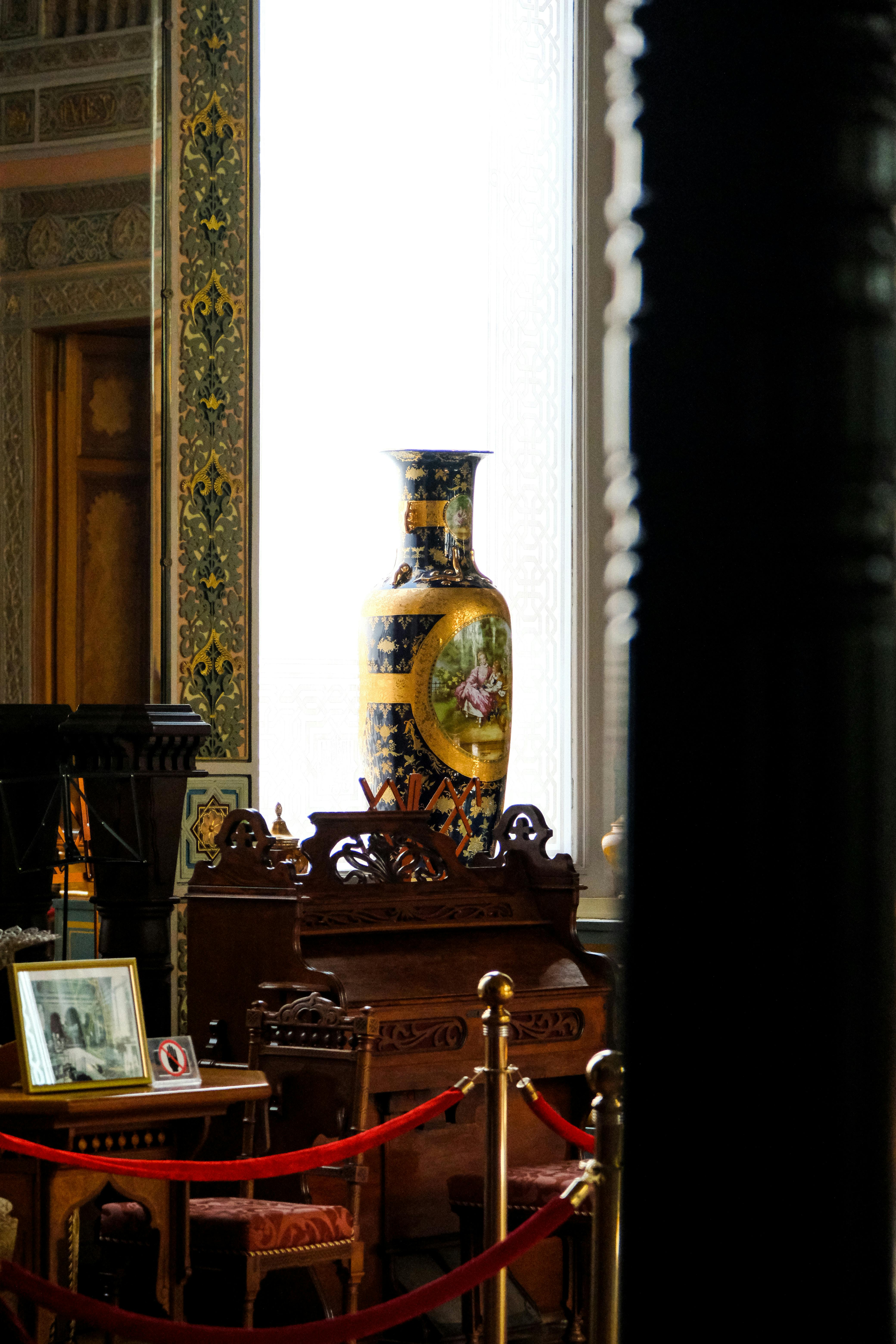 Magazine de antichități cu cultură și caracter