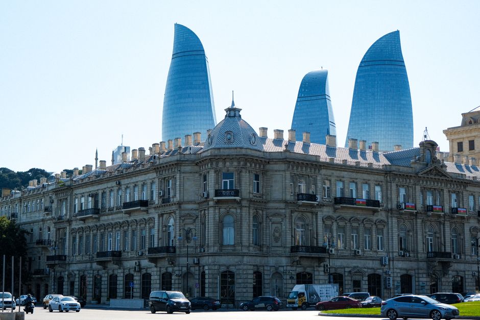 Salaires a Bakou en 2026 : combien gagne-t-on en Azerbaidjan