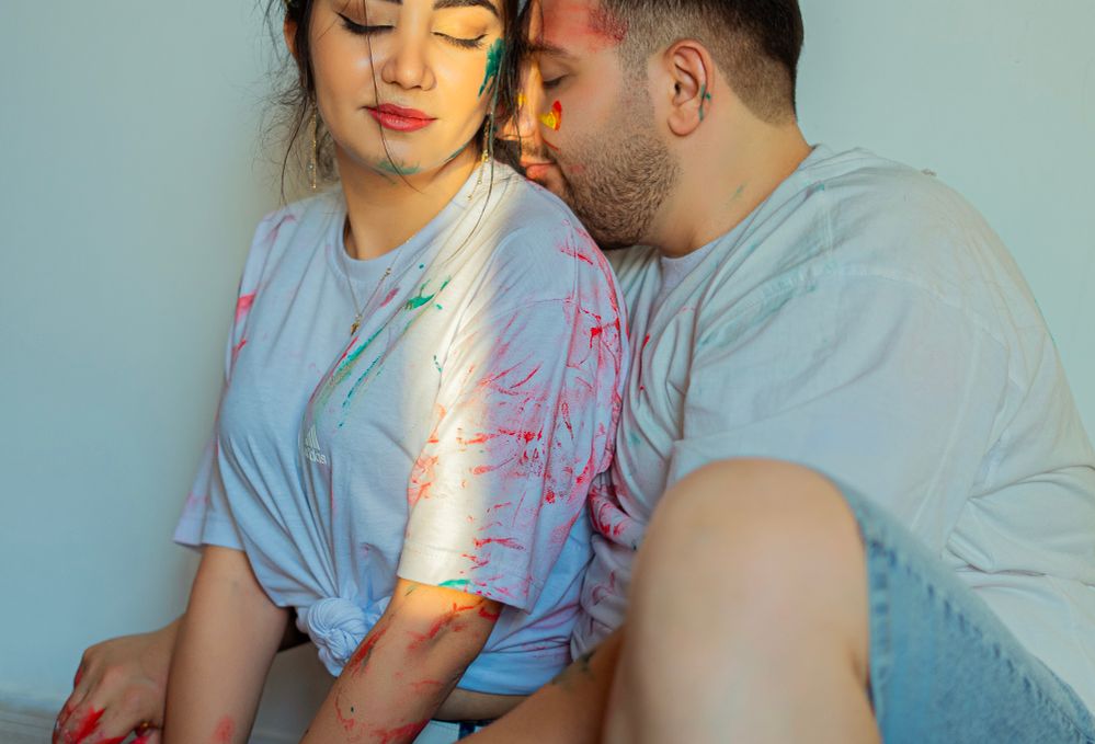 Online dating: starting a conversation on a niche platform