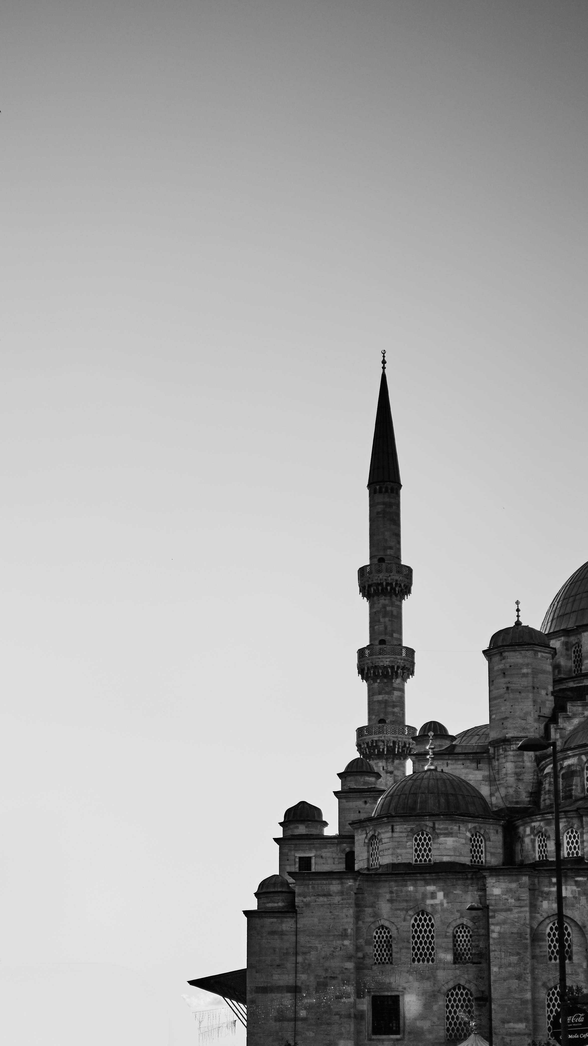 Black and white photo of Yeni Cami in Istanbul, capturing its timeless beauty against a clear sky.