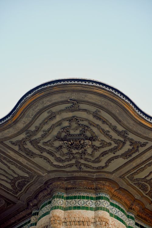 Free Close-up of an ornate architectural ceiling detail in İstanbul, showcasing intricate patterns and artistry. Stock Photo