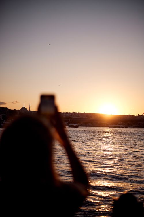 Free Silhouette capturing the stunning sunset over the Bosphorus in Istanbul, Türkiye. Stock Photo