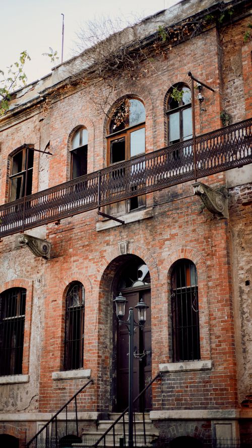 Free Rustic red brick facade of an old building in Istanbul, capturing its historical charm. Stock Photo