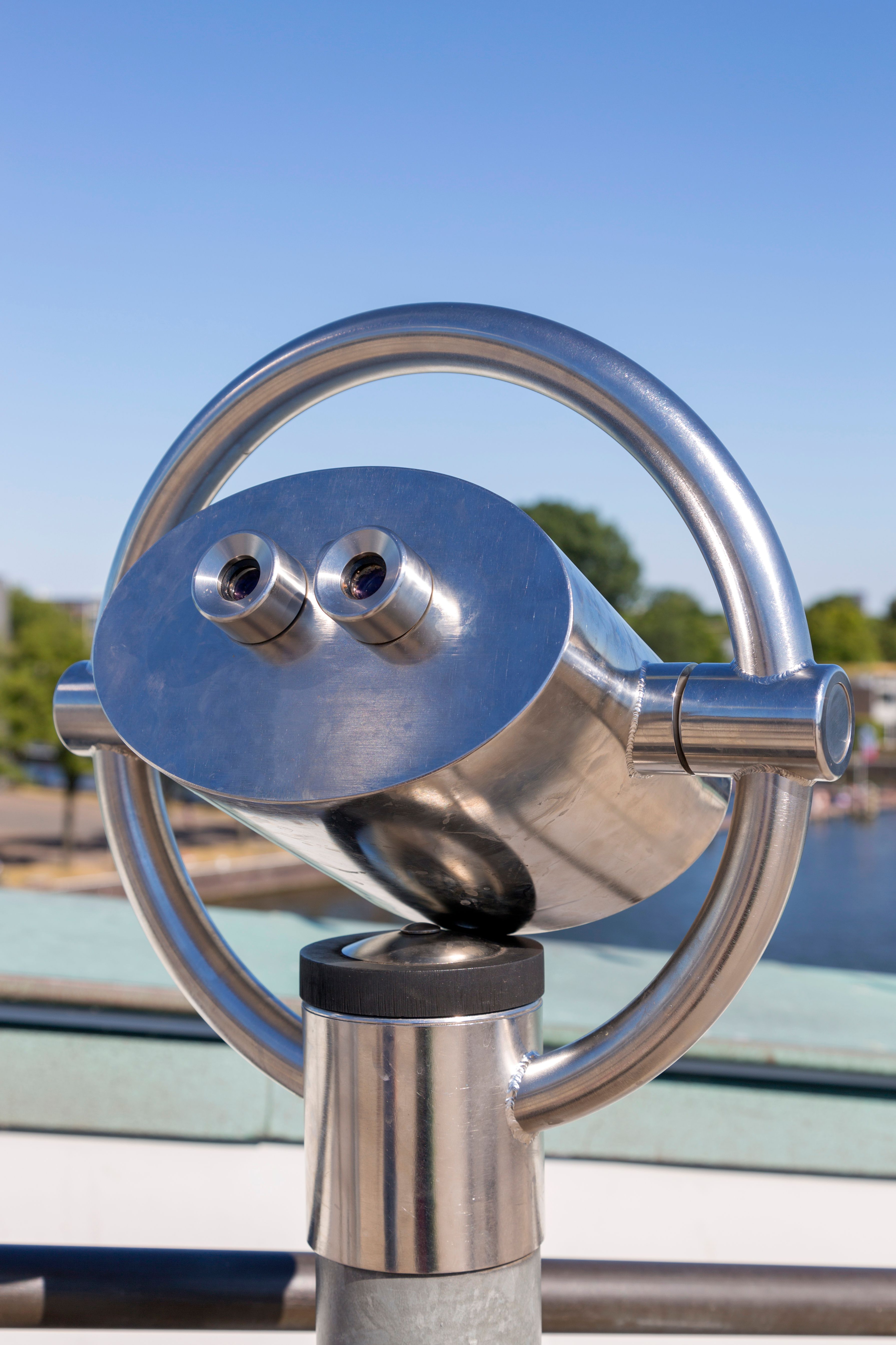 Coin-operated binocular viewer overlooking scenic view · Free Stock Photo