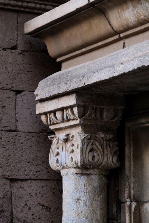 Free Detailed view of a decorative stone column in ancient ruins. Stock Photo