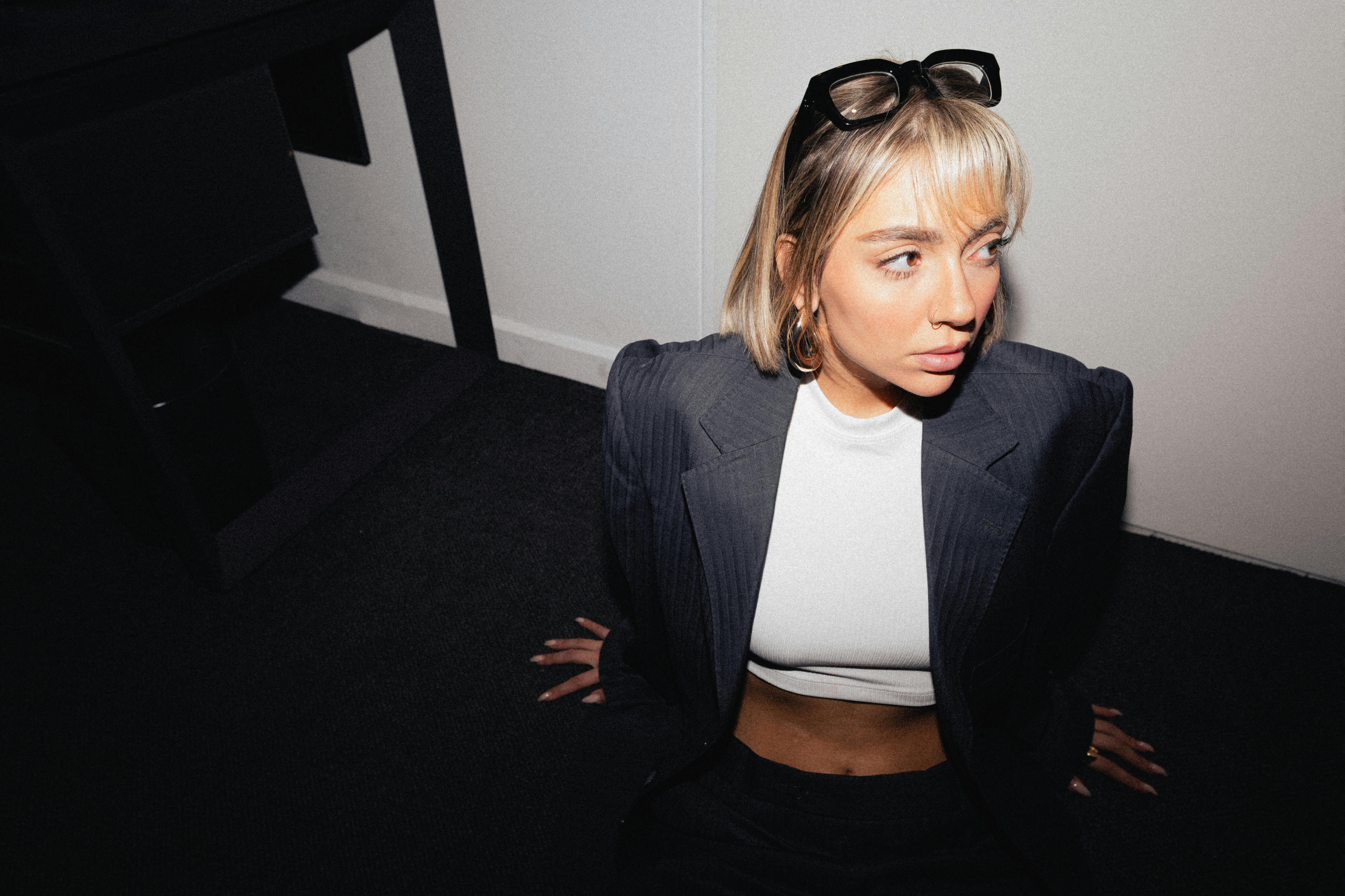 Sydney Sweeney Seen on Scooter Braun’s Shoulders During Ella Langley’s Stagecoach 2026 Set - Us Weekly — Photo by Amirali Sha