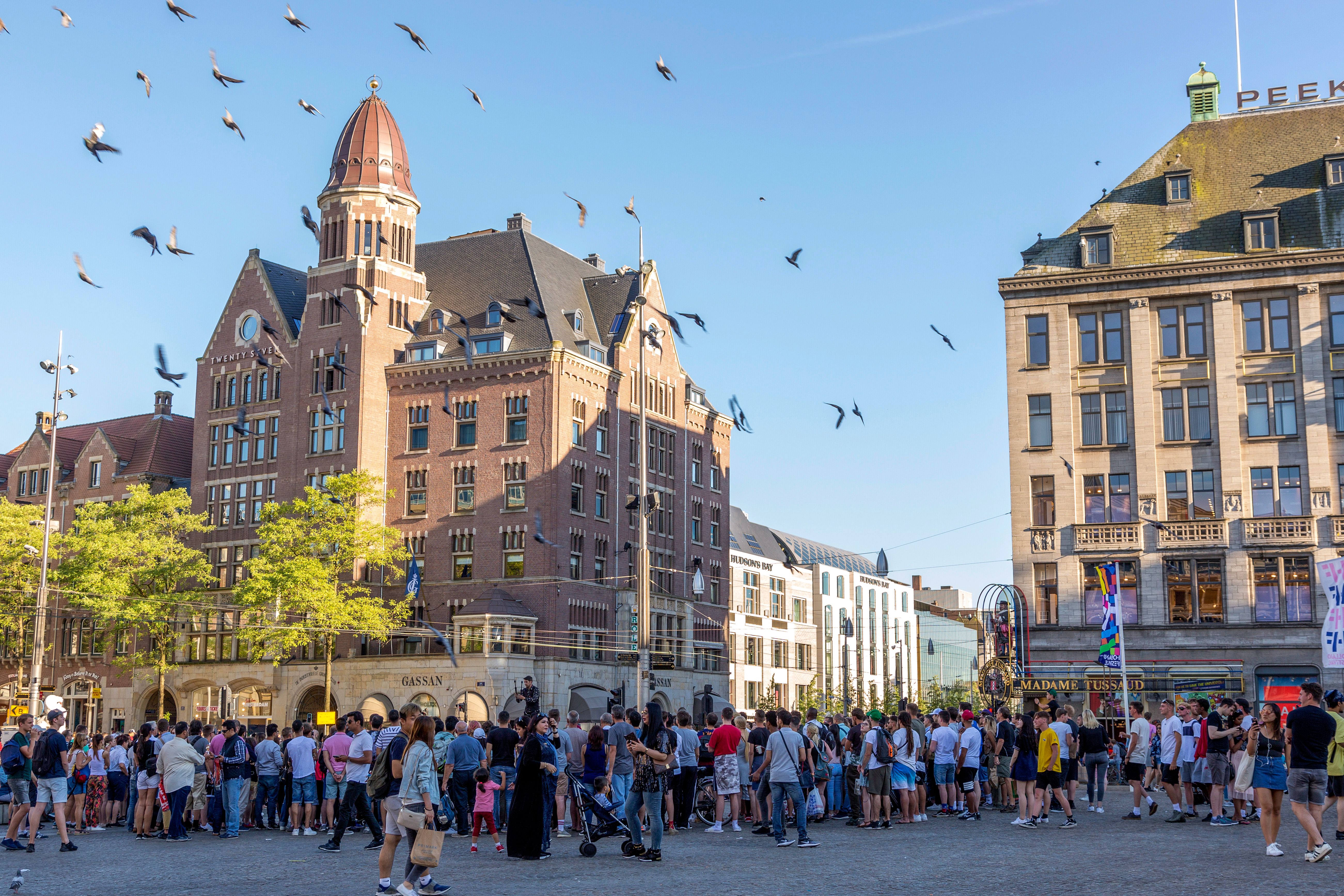 Visitors exploring Amsterdam city center despite Amsterdam tourist tax