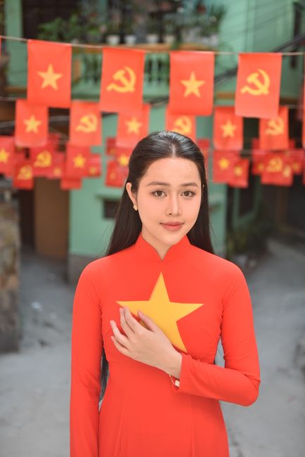 The Rise of the Áo Dài: A National Icon is Born The Rise of the Áo Dài: A National Icon is Born