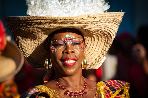Free Lively portrait of a woman in festive carnival attire with a decorative hat, makeup, and jewelry. Stock Photo